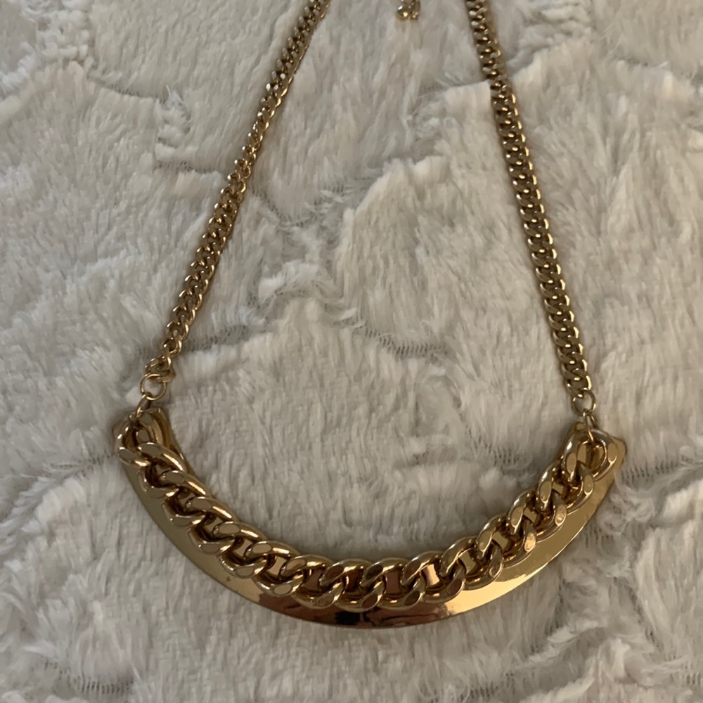 Bar‎ necklace.Very nice piece.Like new.Gold tone